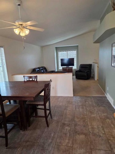 4 St James Boulevard North, Lethbridge, AB - Indoor Photo Showing Dining Room