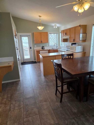 4 St James Boulevard North, Lethbridge, AB - Indoor