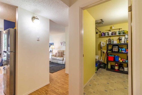 110-65 Temple Blvd W, Lethbridge, AB - Indoor Photo Showing Other Room