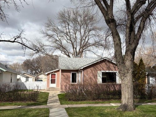 810 12A Street NORTH Lethbridge, AB T1H 2K5
