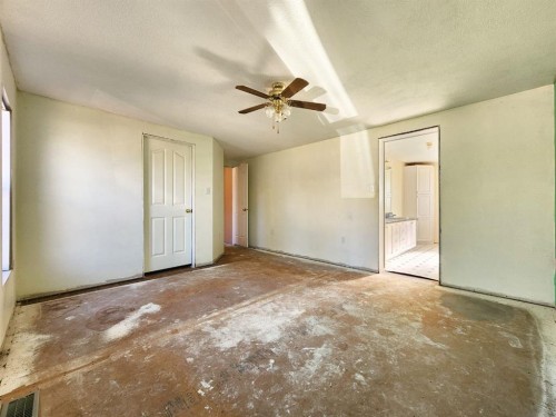 234 49 Ave E, Claresholm, AB - Indoor