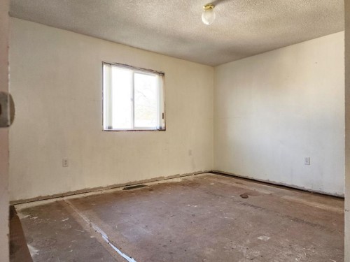 234 49 Ave E, Claresholm, AB - Indoor Photo Showing Other Room