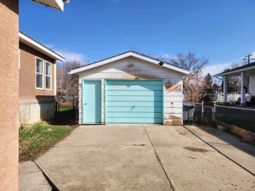234 49 Ave E, Claresholm, AB - Outdoor With Exterior