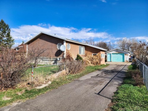 234 49 Ave E, Claresholm, AB - Outdoor