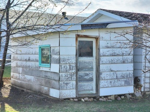 234 49 Ave E, Claresholm, AB - Outdoor