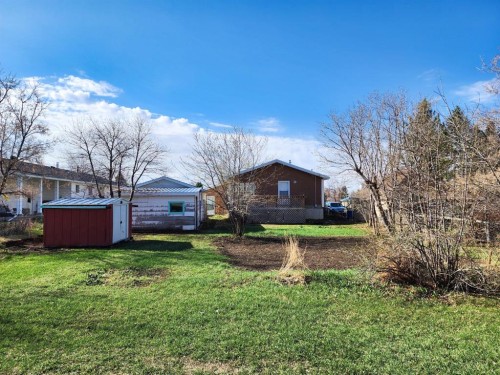 234 49 Ave E, Claresholm, AB - Outdoor
