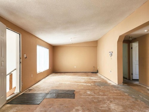 234 49 Ave E, Claresholm, AB - Indoor Photo Showing Other Room