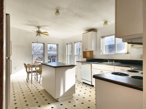 234 49 Ave E, Claresholm, AB - Indoor Photo Showing Kitchen