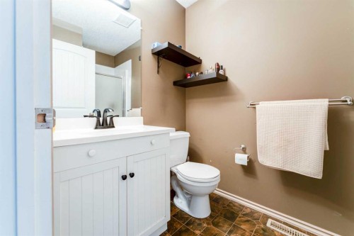 4214 56 Street, Taber, AB - Indoor Photo Showing Bathroom
