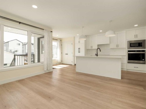 1036 Coalbrook Gate West, Lethbridge, AB - Indoor Photo Showing Kitchen
