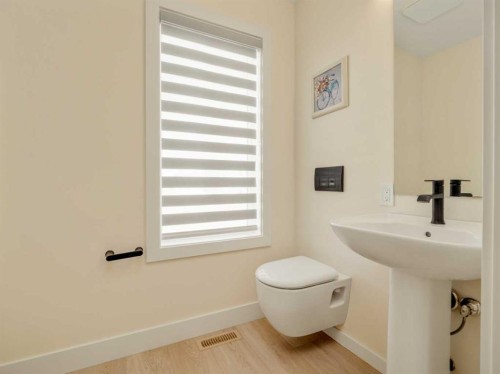 1036 Coalbrook Gate West, Lethbridge, AB - Indoor Photo Showing Bathroom