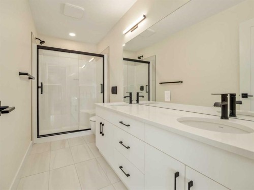 1036 Coalbrook Gate West, Lethbridge, AB - Indoor Photo Showing Bathroom
