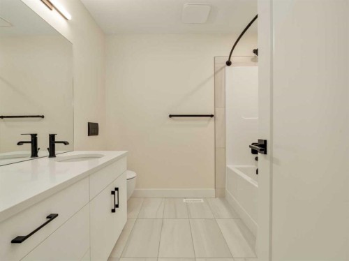 1036 Coalbrook Gate West, Lethbridge, AB - Indoor Photo Showing Bathroom