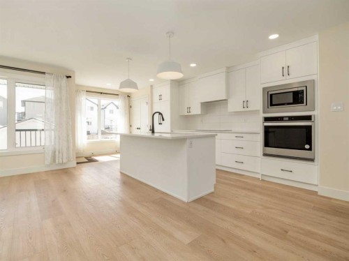 1036 Coalbrook Gate West, Lethbridge, AB - Indoor Photo Showing Kitchen