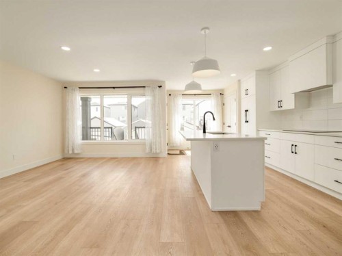 1036 Coalbrook Gate West, Lethbridge, AB - Indoor Photo Showing Kitchen