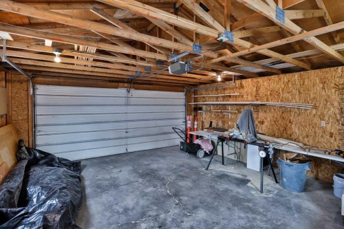 330 Wascana Crescent Se, Calgary, AB - Indoor Photo Showing Garage