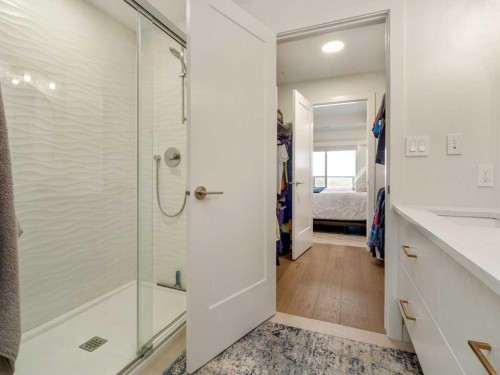 333-102 Scenic Drive North, Lethbridge, AB - Indoor Photo Showing Bathroom