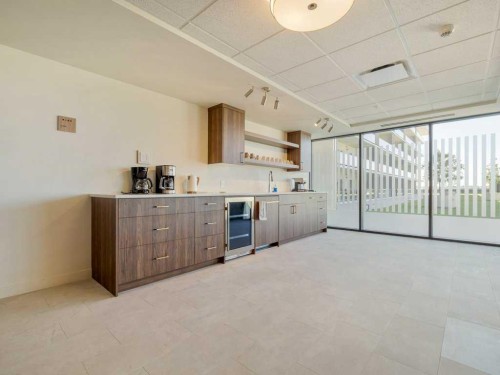 333-102 Scenic Drive North, Lethbridge, AB - Indoor