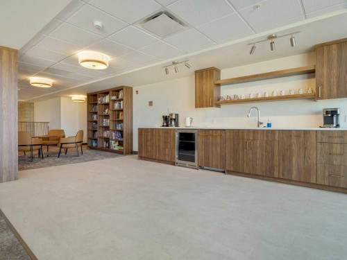 333-102 Scenic Drive North, Lethbridge, AB - Indoor