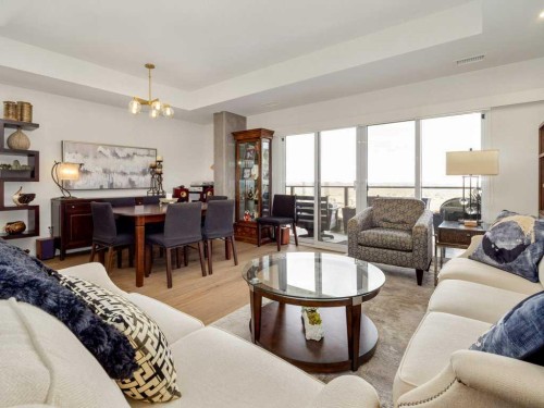 333-102 Scenic Drive North, Lethbridge, AB - Indoor Photo Showing Living Room