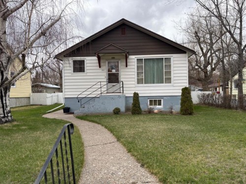 812 6 Street SOUTH Lethbridge, AB T1J 2E8