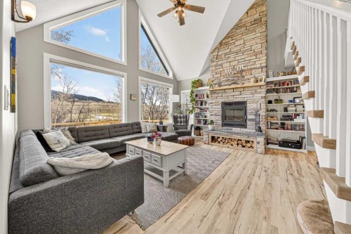 5 Villa Vega Acres, Lundbreck, AB 