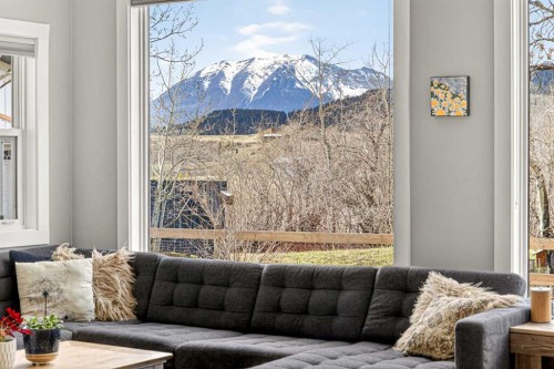 5 Villa Vega Acres, Lundbreck, AB 