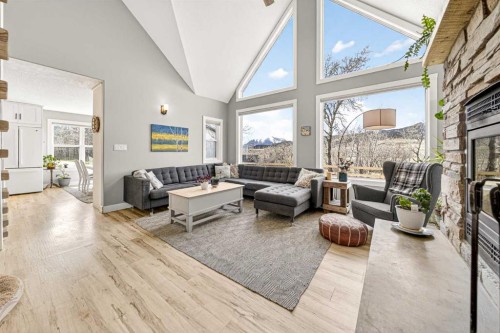 5 Villa Vega Acres, Lundbreck, AB 