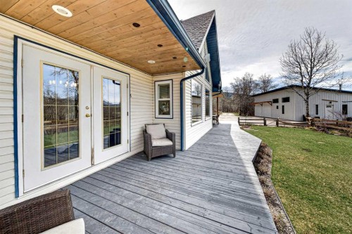 5 Villa Vega Acres, Lundbreck, AB 
