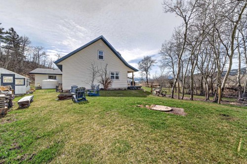 5 Villa Vega Acres, Lundbreck, AB 