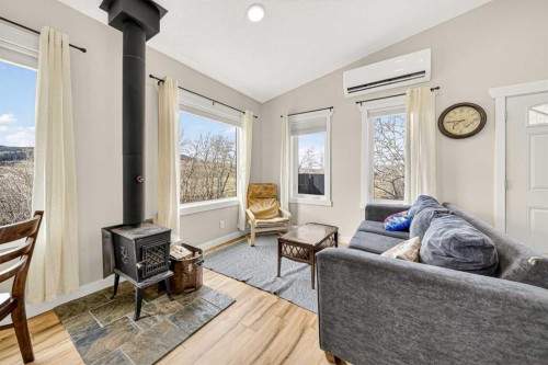 5 Villa Vega Acres, Lundbreck, AB 