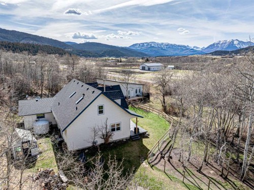 5 Villa Vega Acres, Lundbreck, AB 