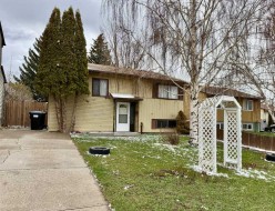 213 Stafford Bay NORTHLethbridge, AB T1H 5L2