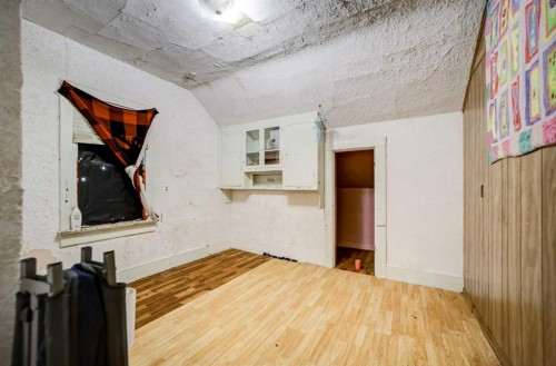 162 2 Avenue West, Cardston, AB - Indoor Photo Showing Other Room