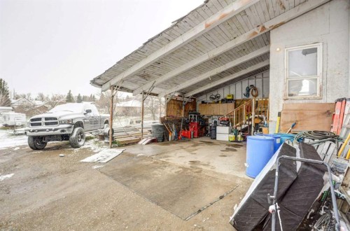 162 2 Avenue West, Cardston, AB -  Photo Showing Garage
