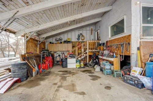 162 2 Avenue West, Cardston, AB - Indoor Photo Showing Garage