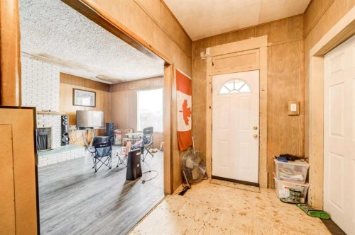 162 2 Avenue West, Cardston, AB - Indoor Photo Showing Other Room