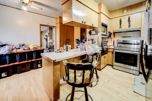 162 2 Avenue West, Cardston, AB - Indoor Photo Showing Kitchen