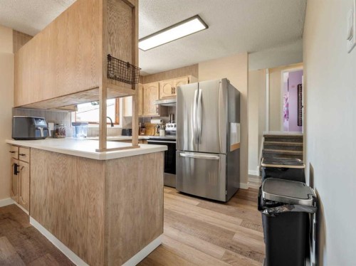 162 Purdue Court West, Lethbridge, AB - Indoor Photo Showing Kitchen