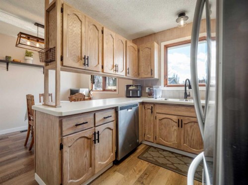 162 Purdue Court West, Lethbridge, AB - Indoor Photo Showing Kitchen