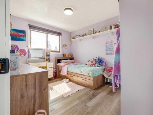 162 Purdue Court West, Lethbridge, AB - Indoor Photo Showing Bedroom