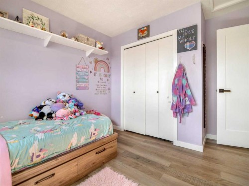 162 Purdue Court West, Lethbridge, AB - Indoor Photo Showing Bedroom