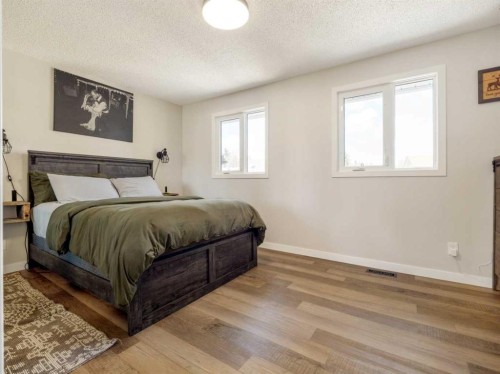162 Purdue Court West, Lethbridge, AB - Indoor Photo Showing Bedroom