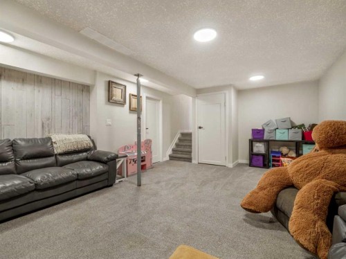 162 Purdue Court West, Lethbridge, AB - Indoor Photo Showing Other Room