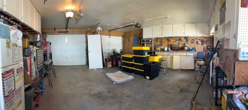 162 Purdue Court West, Lethbridge, AB - Indoor Photo Showing Garage