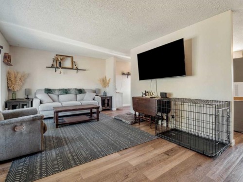 162 Purdue Court West, Lethbridge, AB - Indoor Photo Showing Living Room