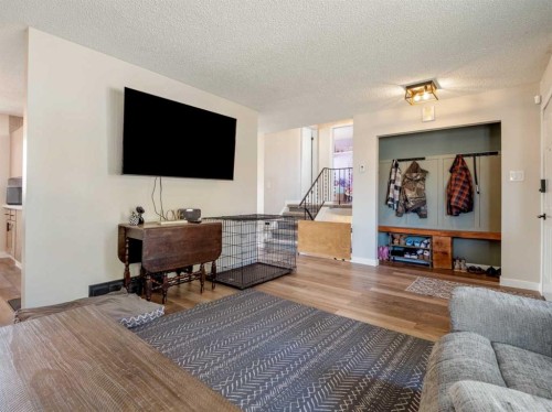 162 Purdue Court West, Lethbridge, AB - Indoor Photo Showing Living Room