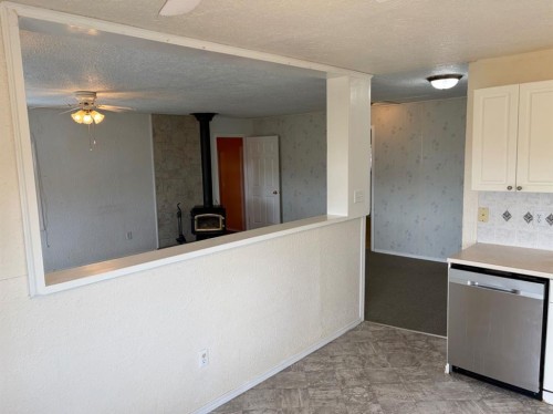 24E 3 Avenue South, Hill Spring, AB - Indoor