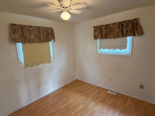 24E 3 Avenue South, Hill Spring, AB - Indoor Photo Showing Other Room