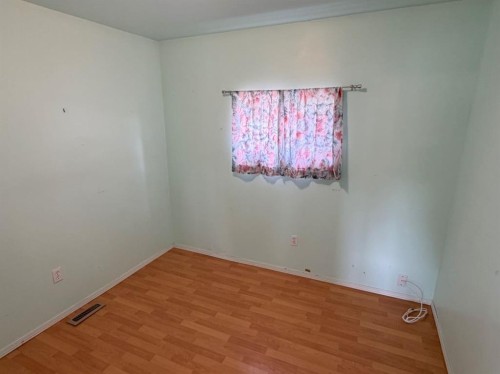 24E 3 Avenue South, Hill Spring, AB - Indoor Photo Showing Other Room